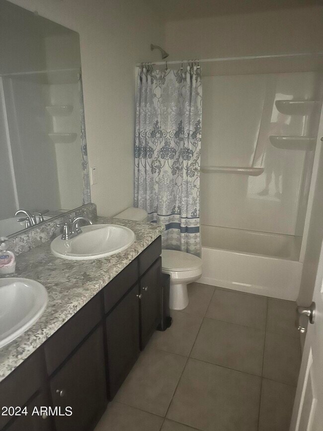 Foto del edificio - 6240 W Evergreen Rd