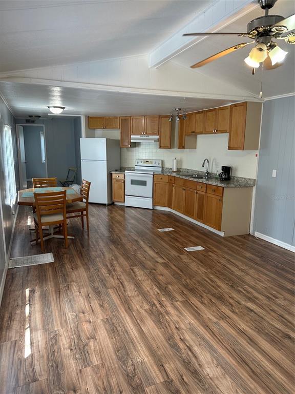 Building Photo - 17110 Live Oak Ln