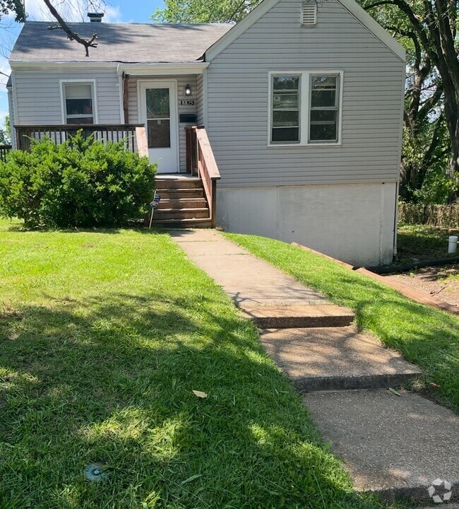 Building Photo - 8825 Tyrell Dr