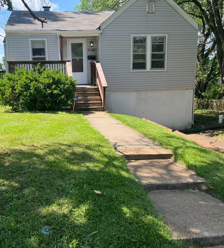 Photo - 8825 Tyrell Dr (Jennings, MO)