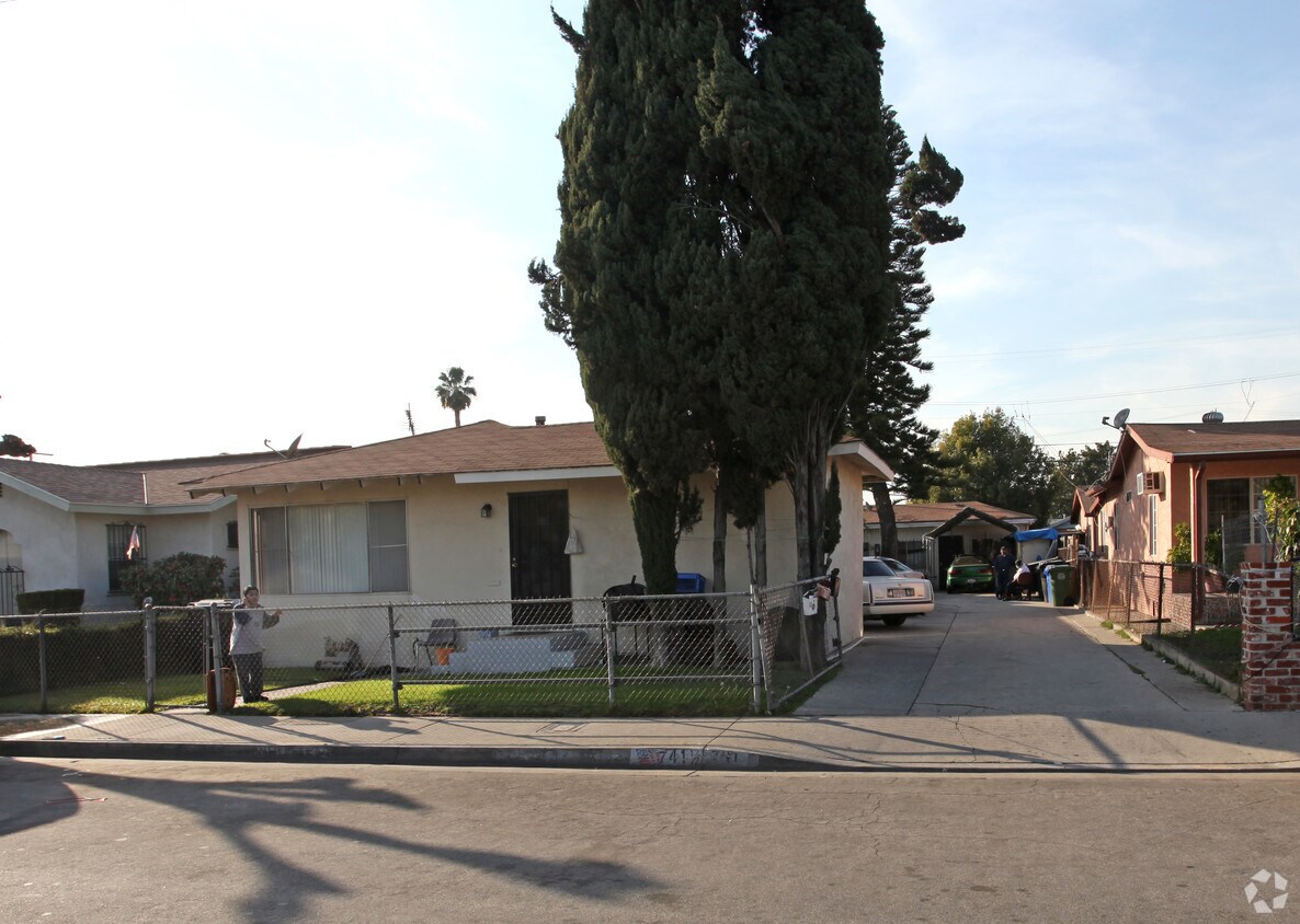 Foto principal - 737-741 S Duncan Ave