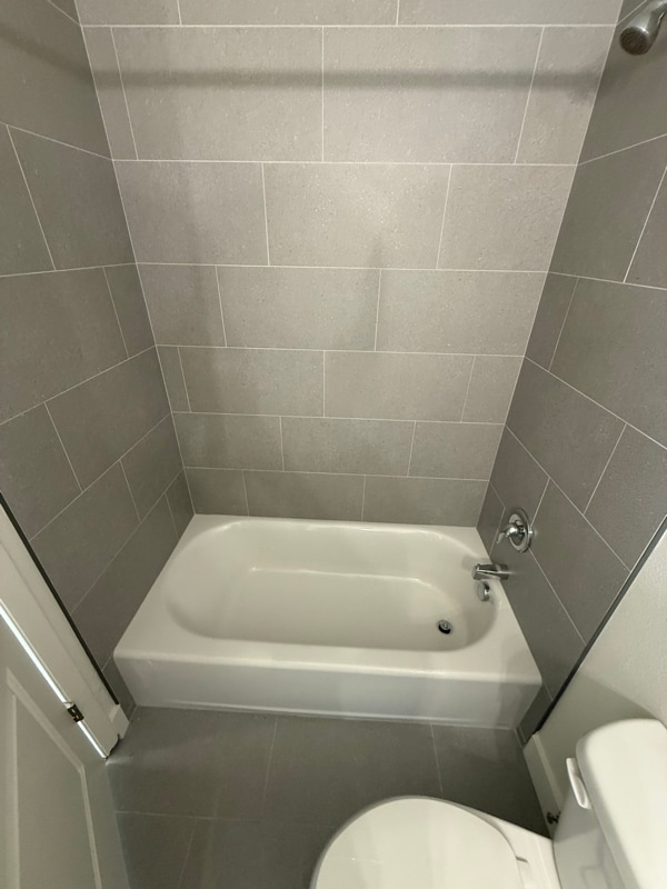 Building Photo - 201 W 975 N