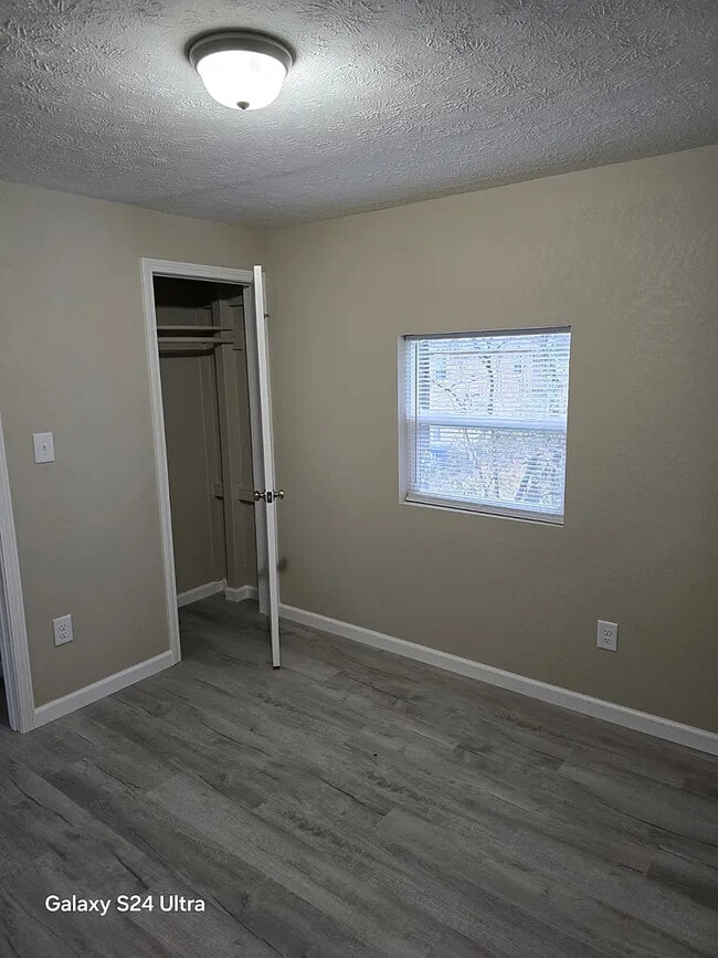 Building Photo - 126 Tacoma Rd