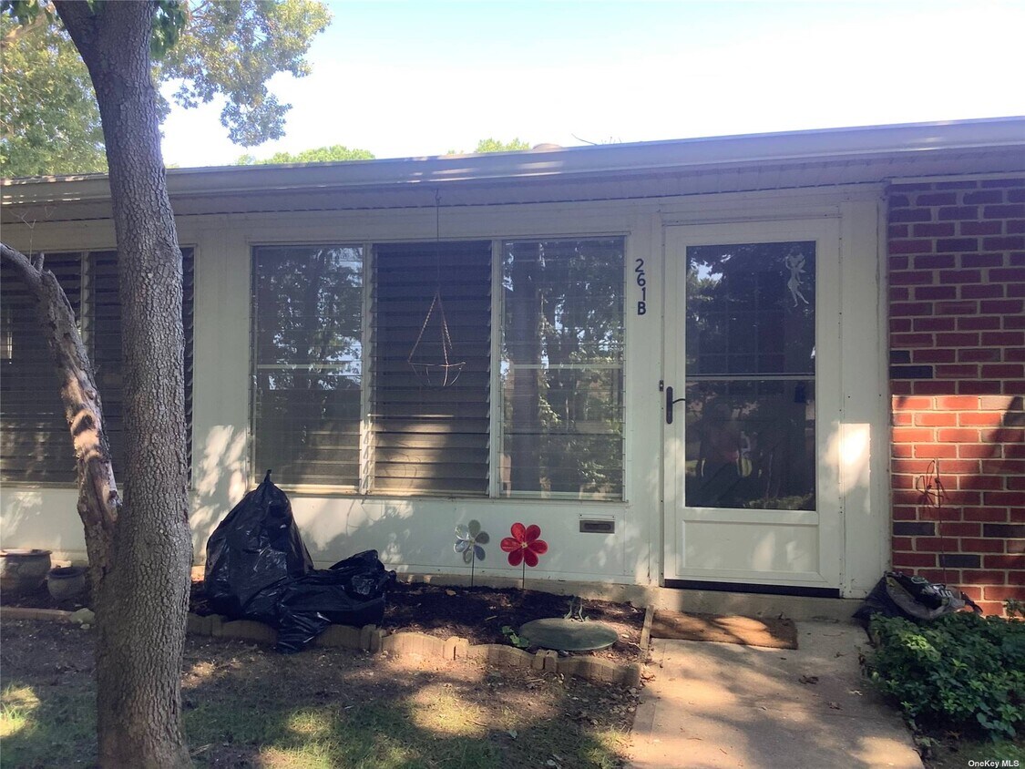 261 Newcastle Ct, Ridge, NY 11961 Condo for Rent in Ridge, NY