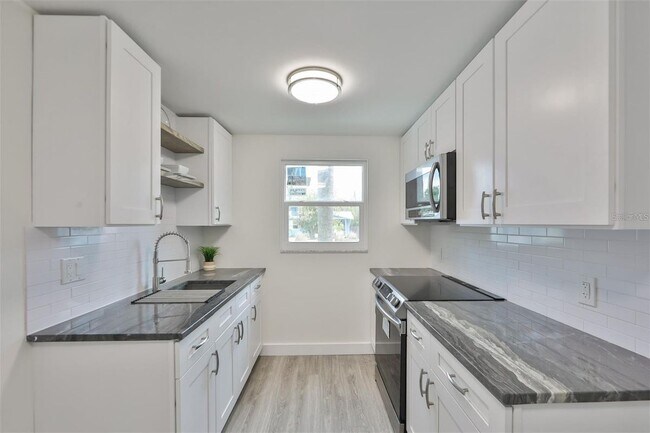 Foto del edificio - 2028 N Betty Ln