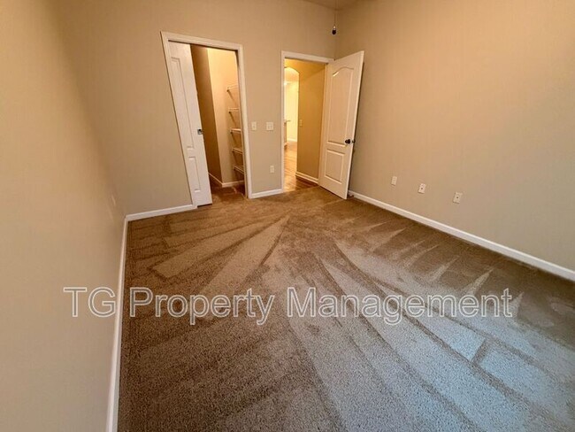 Foto del edificio - 3750 Silver Bluff Blvd