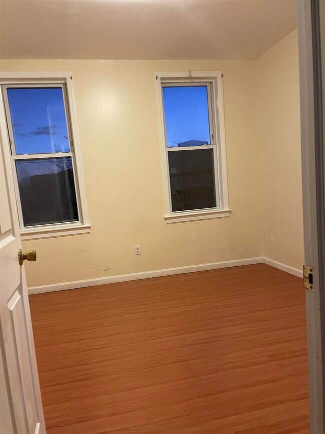 395 Walker St Unit 2R, Fairview, NJ 07022 Condo for Rent in Fairview