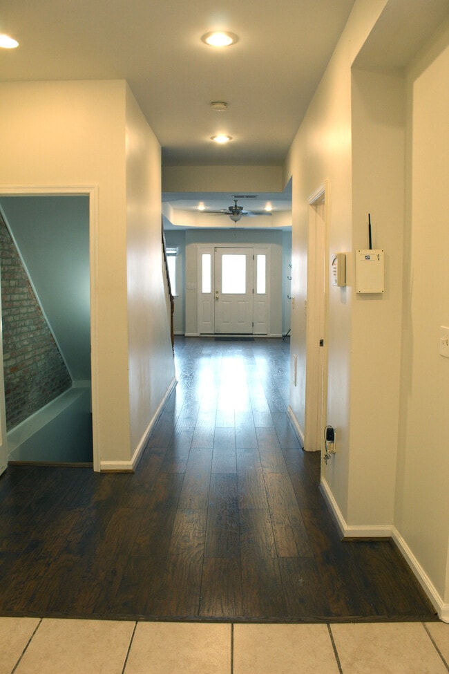 Foto del edificio - 921 Washington Blvd