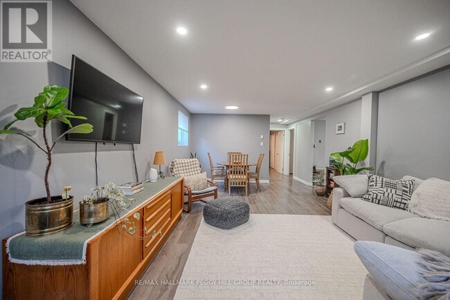 Building Photo - 63 Gunn St