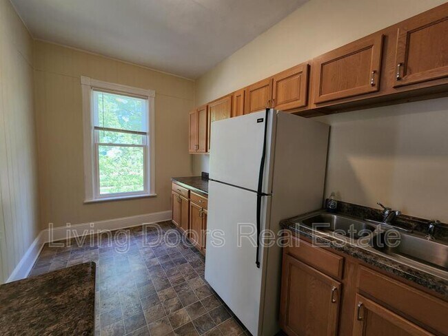 Building Photo - 15 Jackson Ave