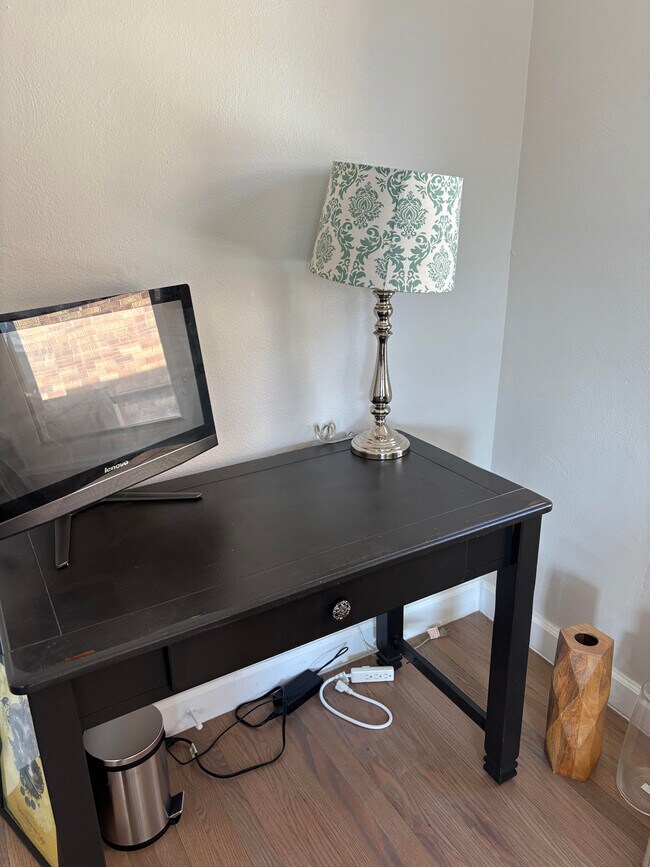 Building Photo - 5025 Lenox Ave