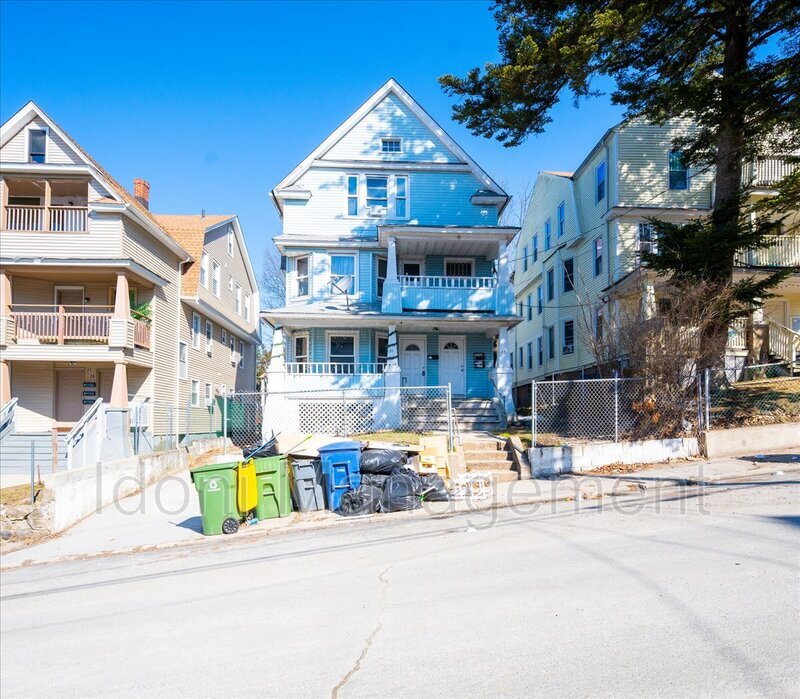 33 Giles St, Waterbury, CT 06704 Condo for Rent in Waterbury, CT