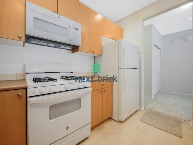 Building Photo - "Spacious 2-bedroom, 2 bathrooms in Prime Renton Location!"