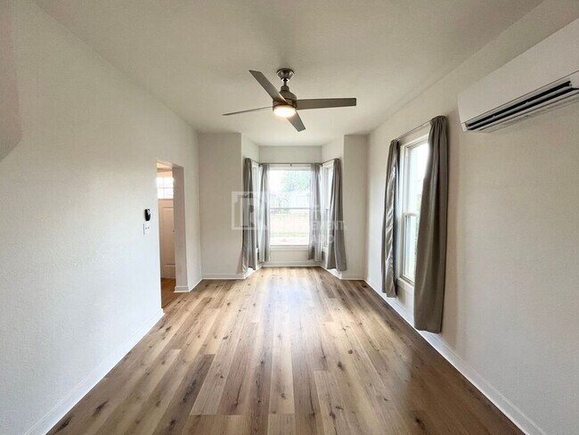 Building Photo - 103 3rd St