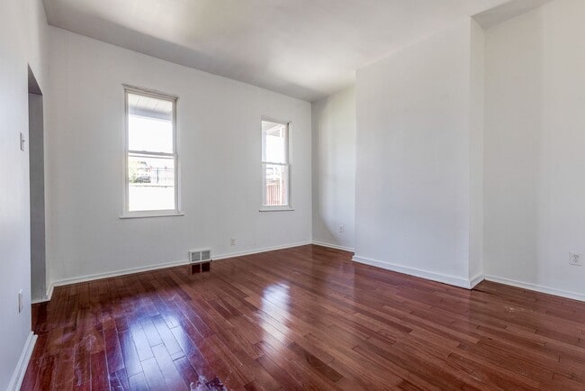 Building Photo - AVAILABLE JULY 2026 - Spacious 2 Bedroom Home w/ Parking & Outdoor Space Included!