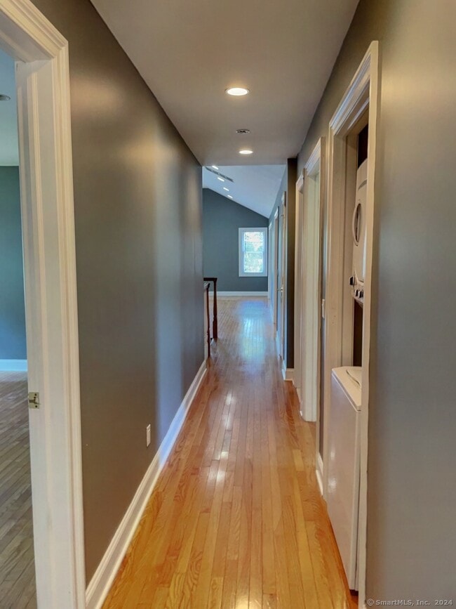 Building Photo - 679 High Ridge Rd