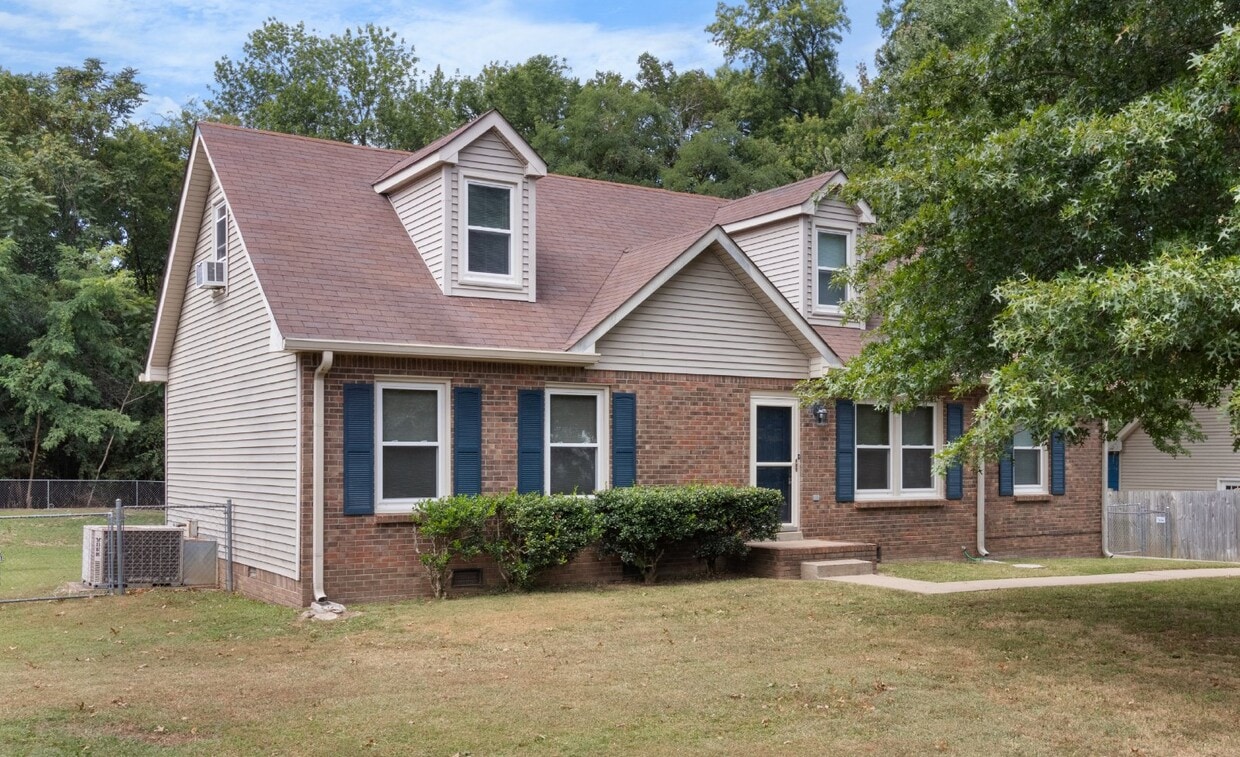 Primary Photo - Newly renovated three bedroom home for ren...