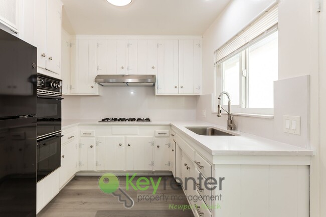Building Photo - Bright & Beachy One-Bedroom Condo in San C...