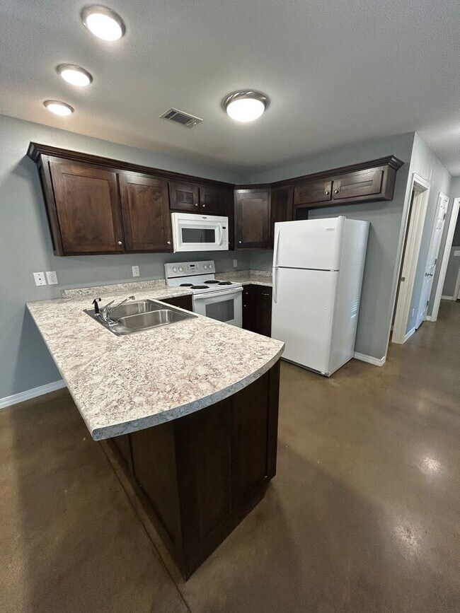 Building Photo - 103 Sequoya Dr