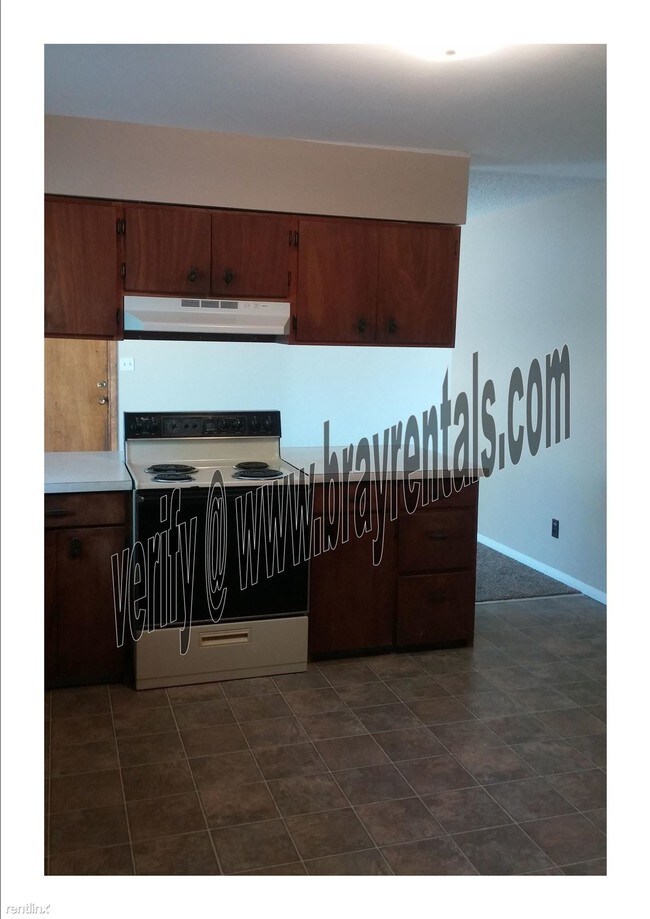 Building Photo - 242 Twyman Dr