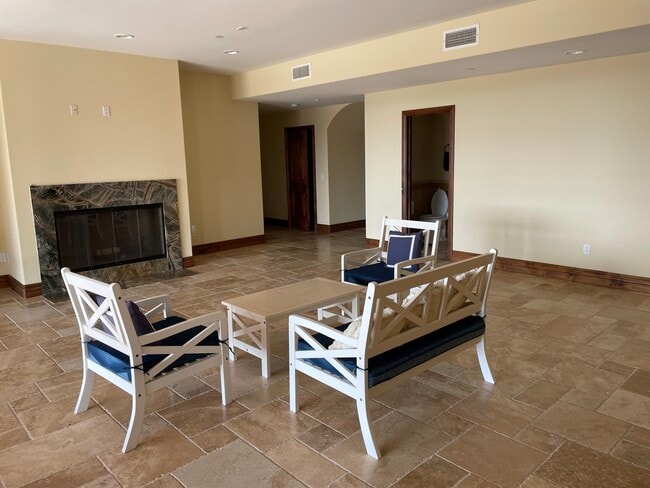 Building Photo - 11839 Tierra Del Sur