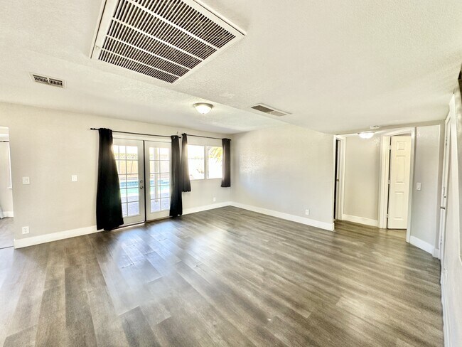 Foto del edificio - 4067 Arrowood Dr