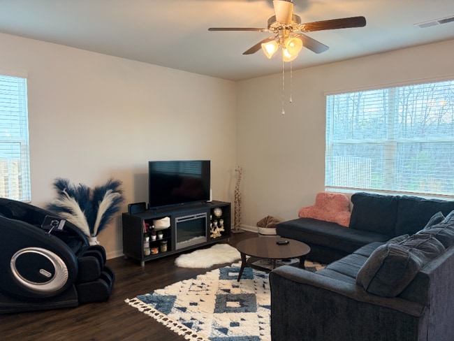 Building Photo - 1142 Button Buck Ln