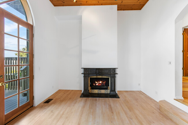 Building Photo - 20675 Medley Ln