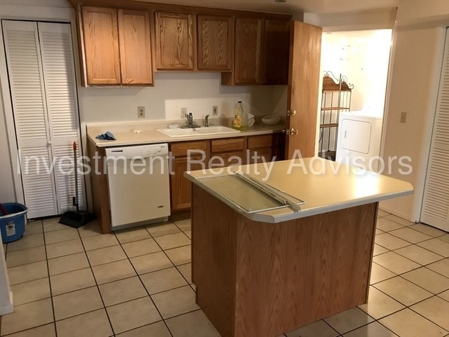 Building Photo - 5 bed single-family home in Sugarhouse!!