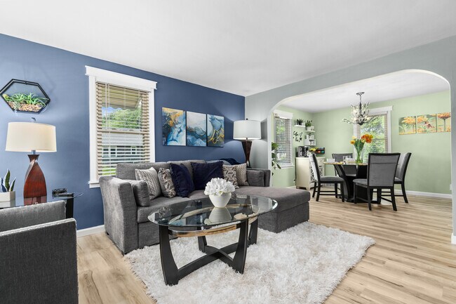 Foto del edificio - 302 E Wilson Ave