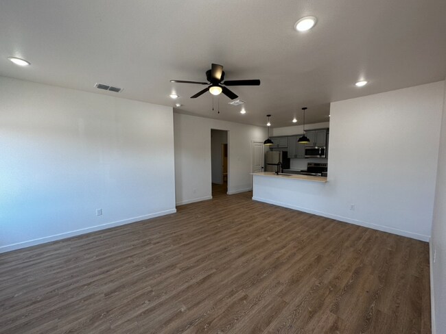 Foto del edificio - 5813 Urbana Ave