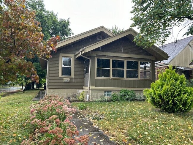 Building Photo - 2700 Springmont Ave