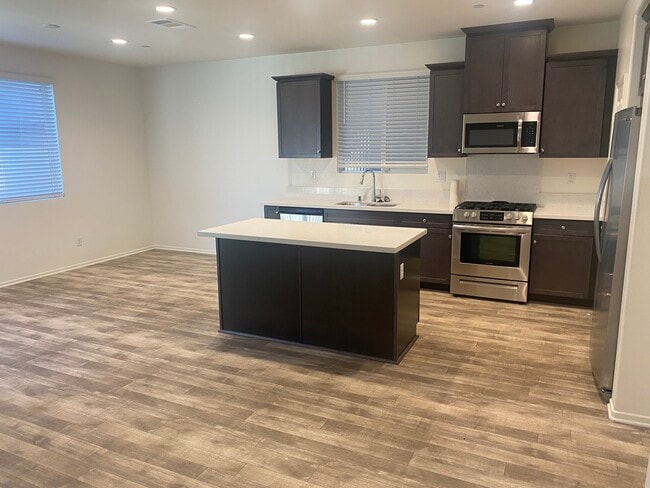 Foto del edificio - 24287 White Willow Ave