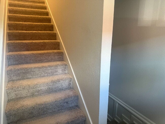 Foto del edificio - Modern 2-Bedroom Townhome with Garage Park...