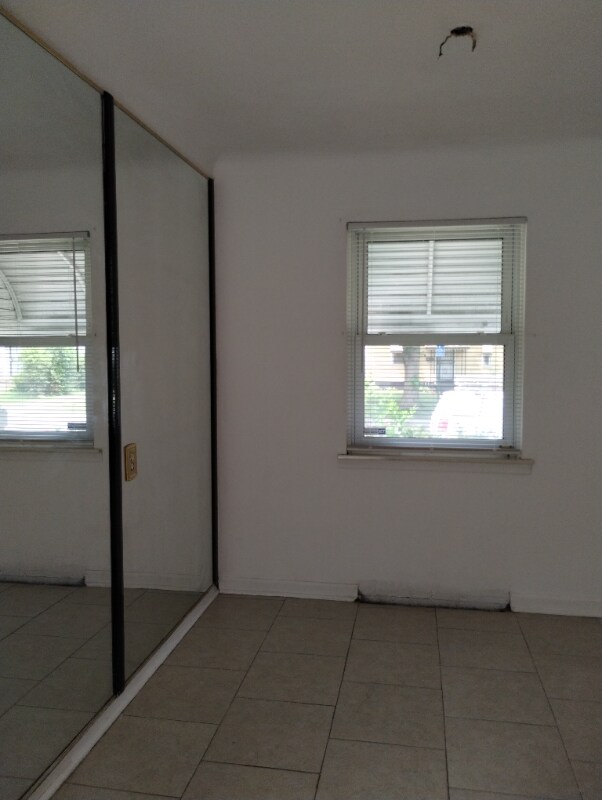 Foto del edificio - 19410 St Marys St