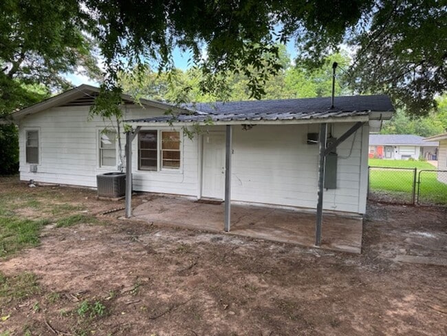 Building Photo - 1624 Patricia Dr