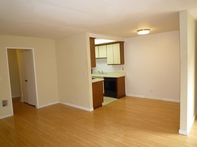 Dining Area - 1520 Princeton St