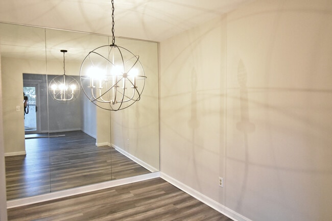 Building Photo - 9760 Bunker Hill Ln