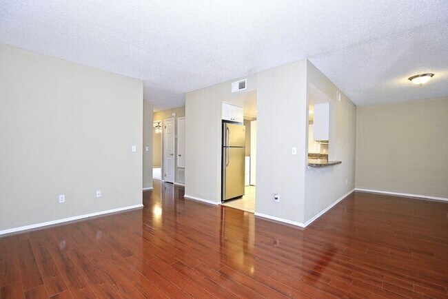 Foto del edificio - Beautiful 2/2 Condo with Full Lawn Care Included Located in Hawthorne Village – Orlando!