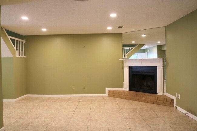 Foto del edificio - 6027 WinterGreen Rd NW