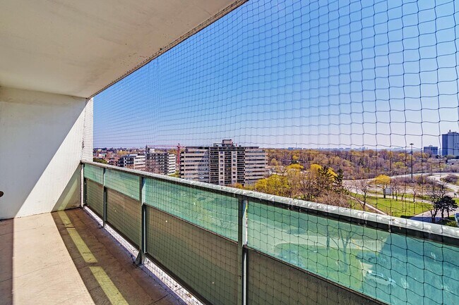 Photo du bâtiment - York Mills Apartments - 1200 York Mills