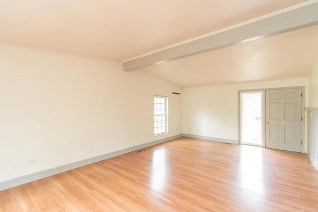 Foto del edificio - 203 Hathaway Dr
