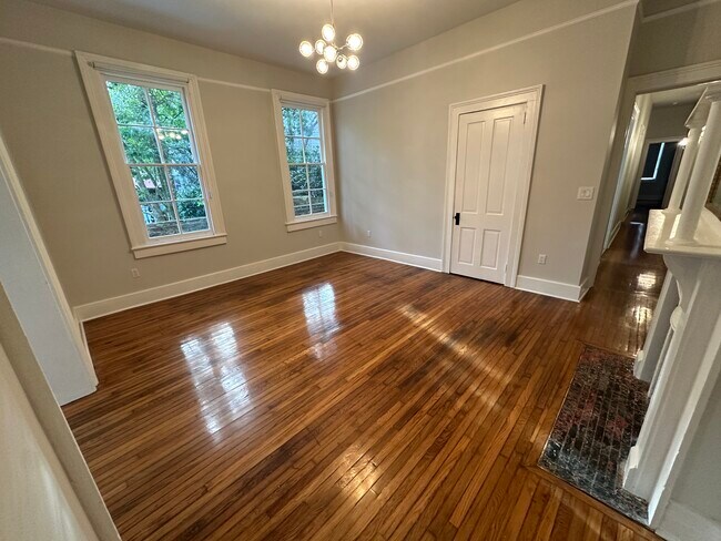 Comedor - 5520 Loyola Ave