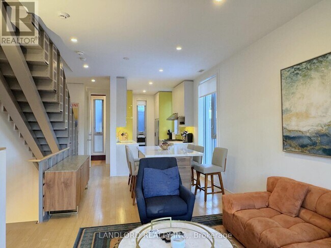 Building Photo - 15 Cummings St