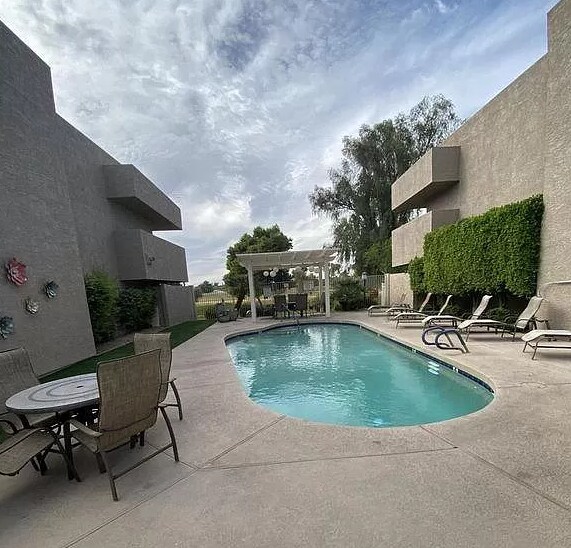 Building Photo - Fabulous 2-Bedroom, 2.5 Bathroom Town Hous...