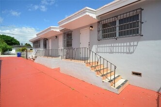 Building Photo - 2430 SW 16th St