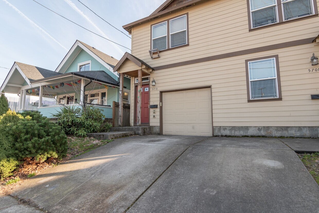 Primary Photo - 5708 SE Gladstone St