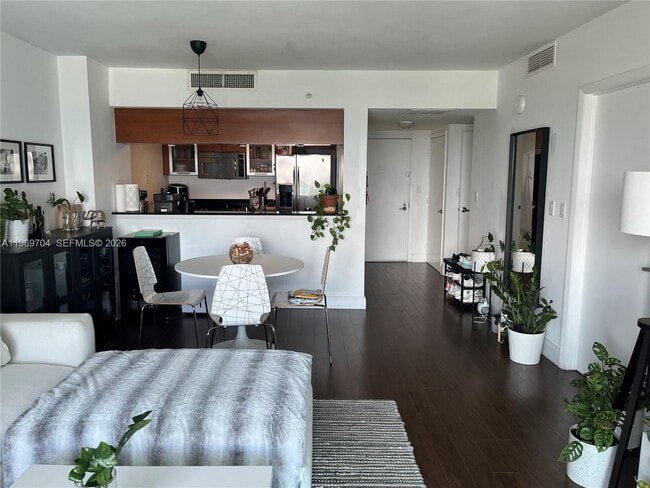 Building Photo - 1800 N Bayshore Dr