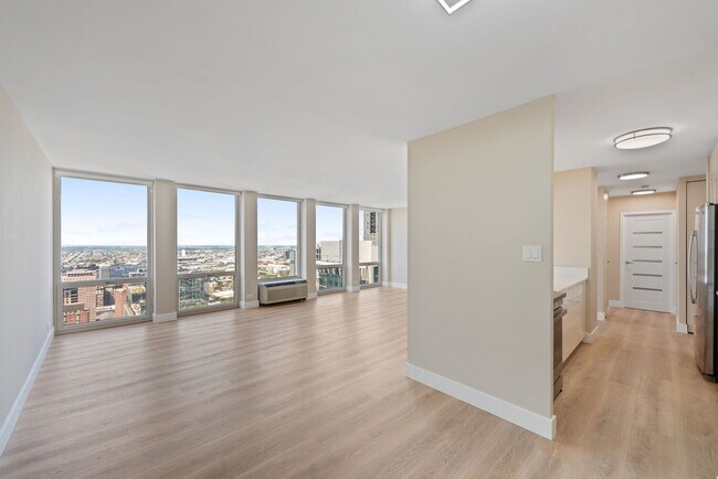 Building Photo - 111 E Chestnut St