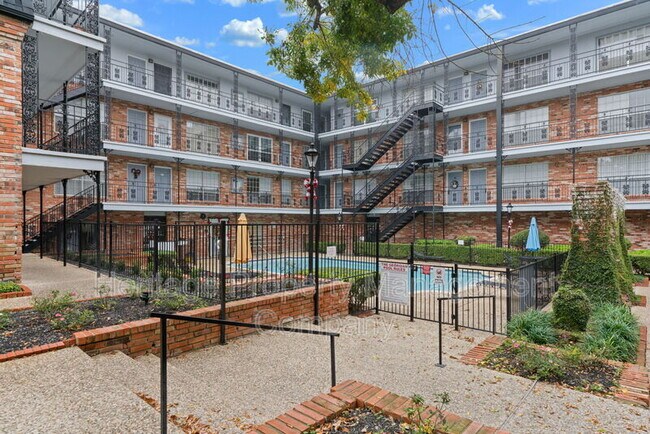 Foto del edificio - 8401 N New Braunfels Ave